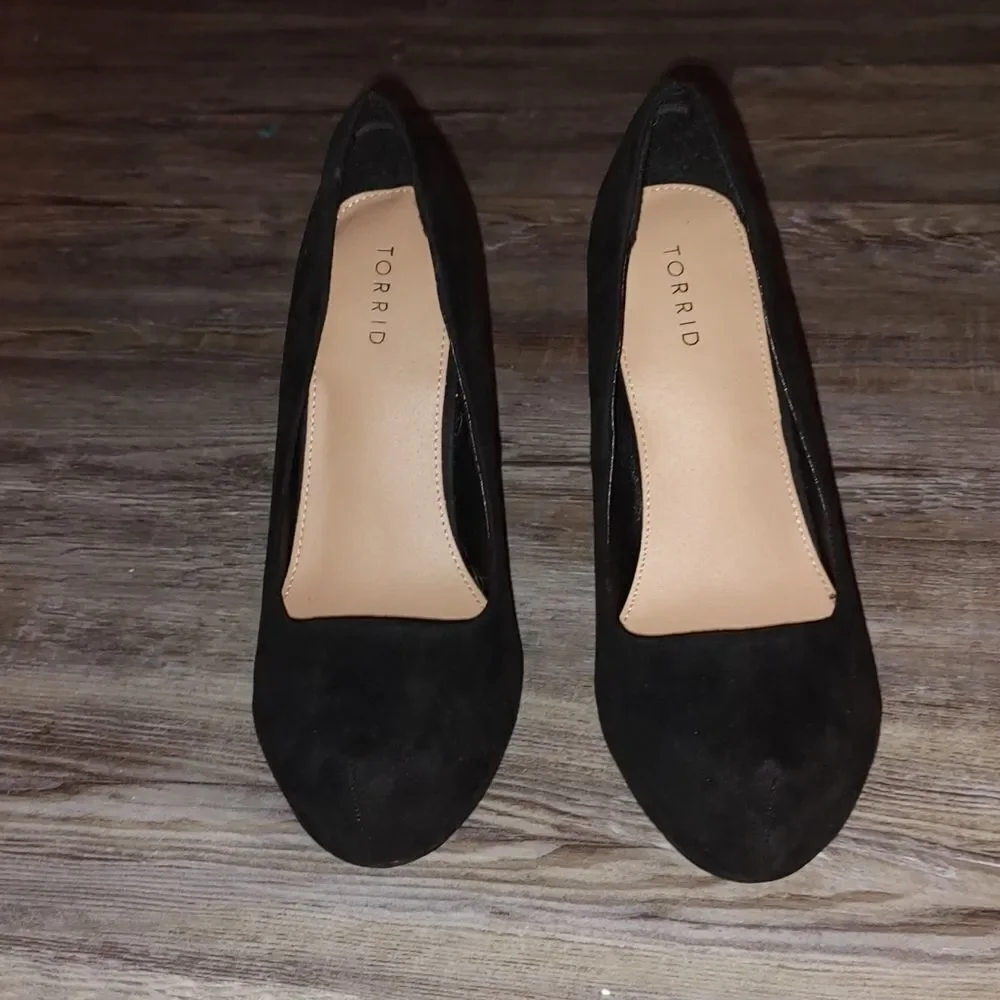 PLATFORM PUMP - FAUX SUEDE BLACK (WW)  Size 10.5 WW  NWT
